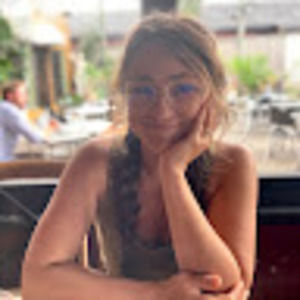 Meet your Posher, Caitlin
